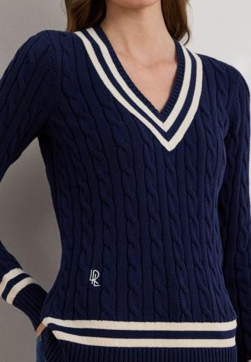 Пуловер с вырезом V