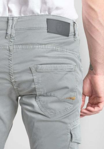 Брюки с накладными карманами