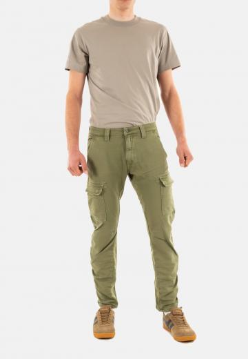 Брюки с накладными карманами