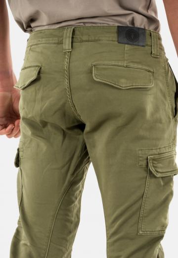 Брюки с накладными карманами