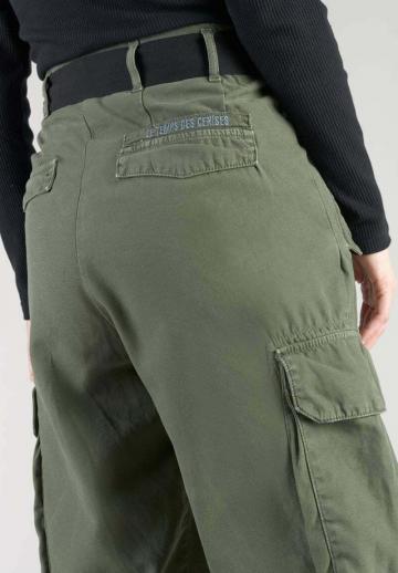 Брюки с накладными карманами