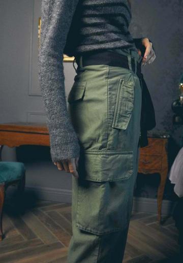 Брюки с накладными карманами