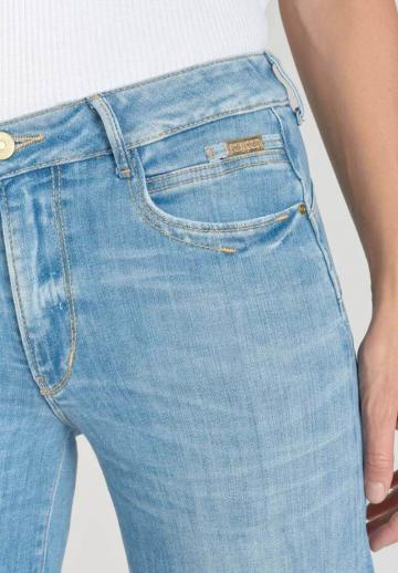 Клешеные джинсы