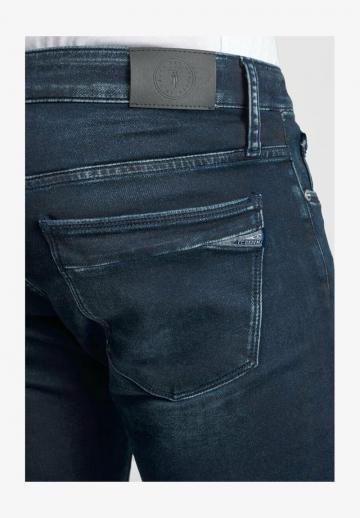 Узкие джинсы