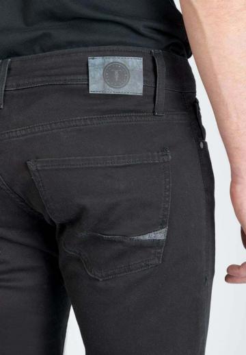 Узкие джинсы