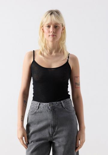 Топ на бретельках