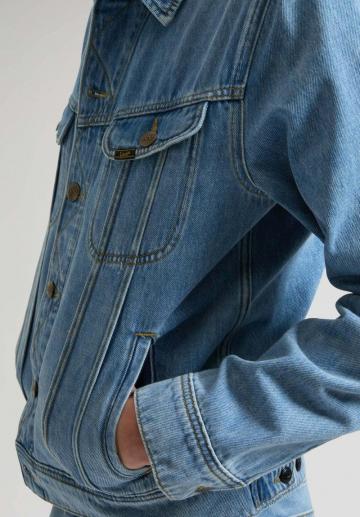 Джинсовая куртка