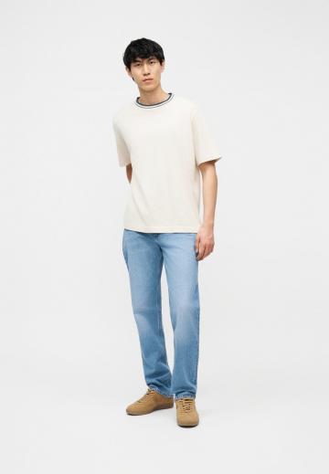 Прямые джинсы