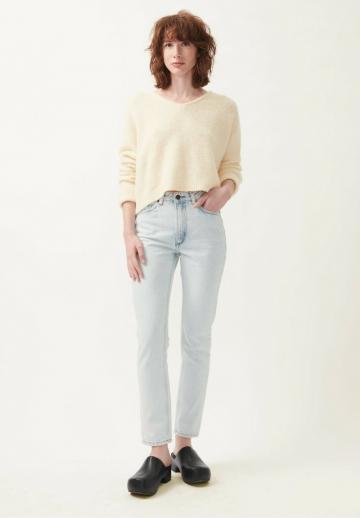 Пуловер с вырезом V