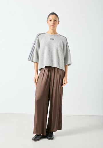 Пуловер в полоску