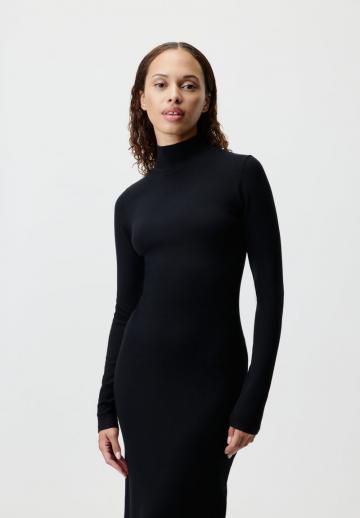 Вязаное платье