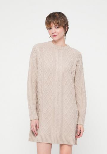 Вязаное платье