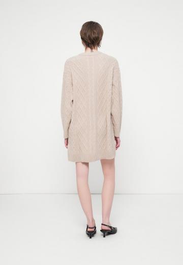 Вязаное платье