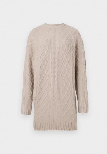 Вязаное платье