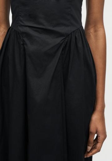 Платье без бретелек