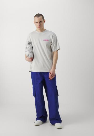 Брюки с накладными карманами