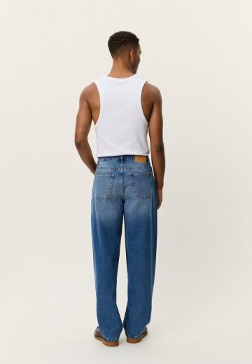 Прямые джинсы
