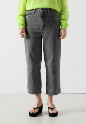 Короткие джинсы