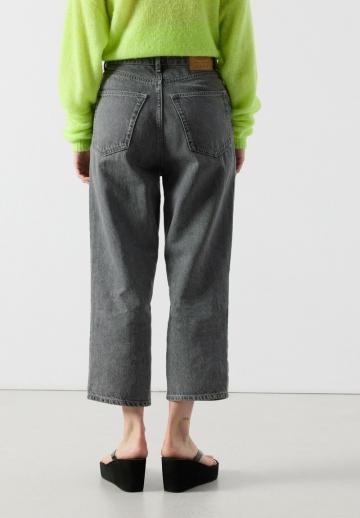 Короткие джинсы