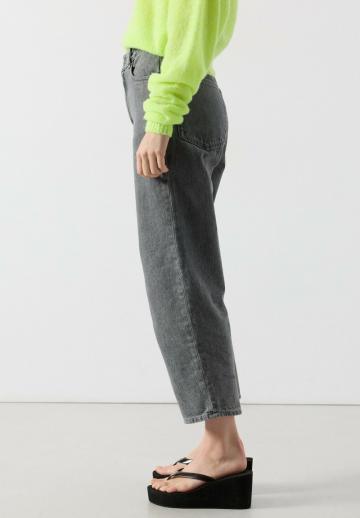 Короткие джинсы