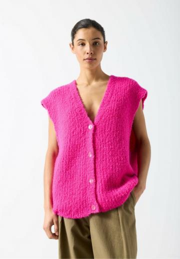 Вязаный жилет