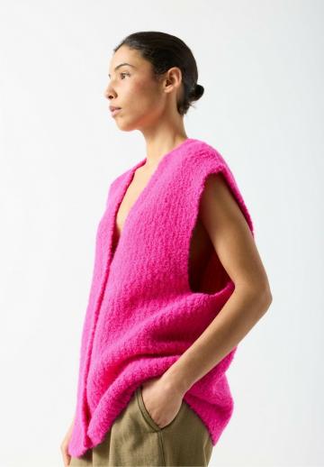 Вязаный жилет