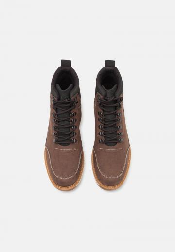 Ботинки на шнуровке