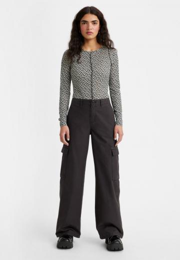 Брюки с накладными карманами