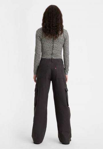 Брюки с накладными карманами