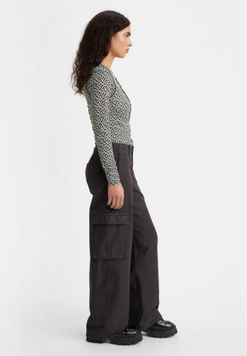 Брюки с накладными карманами