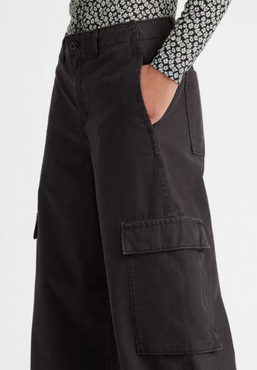 Брюки с накладными карманами