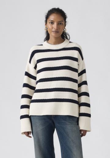 Пуловер в полоску