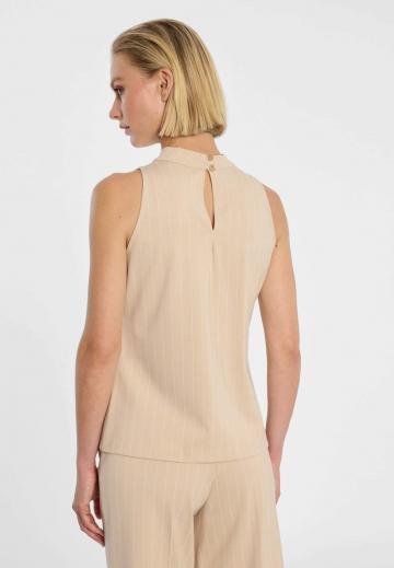 Блузка без рукавов