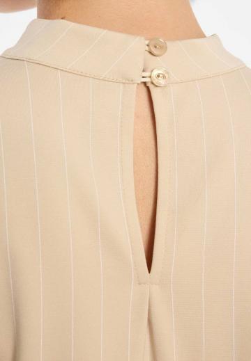 Блузка без рукавов