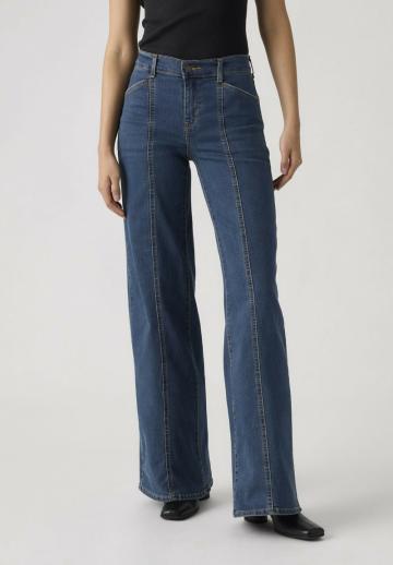 Клешеные джинсы