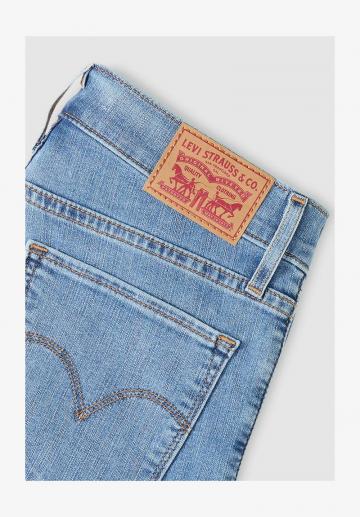 Прямые джинсы