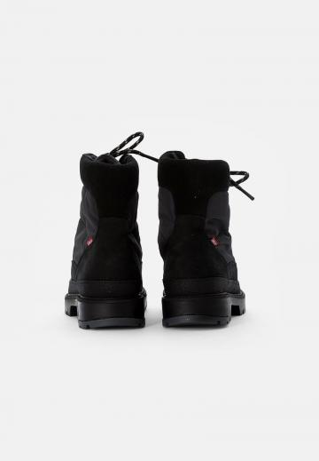 Ботинки на шнуровке