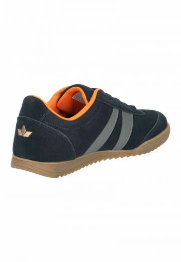 Походные кроссовки