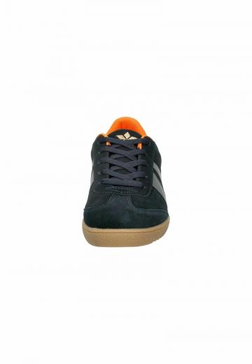 Походные кроссовки