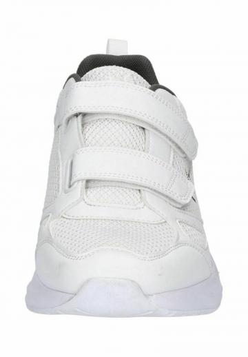 Походные кроссовки