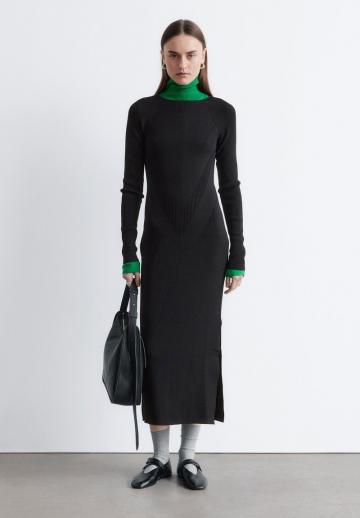 Вязаное платье