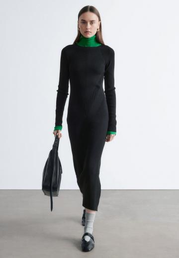 Вязаное платье