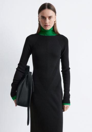 Вязаное платье