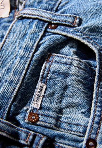 Прямые джинсы