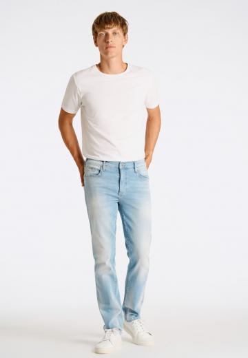 Узкие джинсы