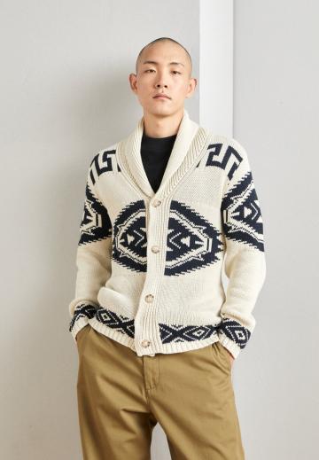 Вязаная кофта