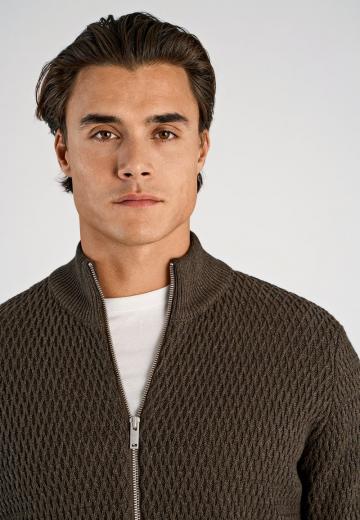 Вязаная кофта