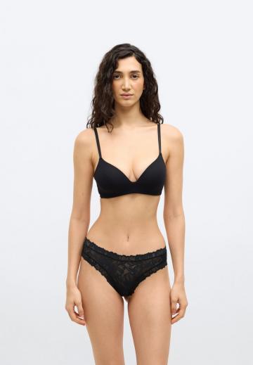 Трусы на бедрах