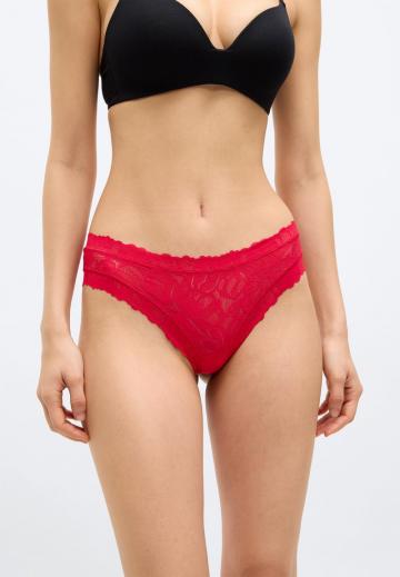 Трусы на бедрах