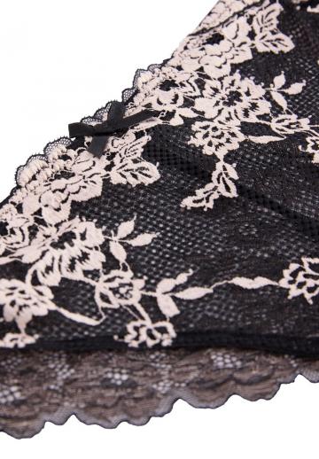 Трусы на бедрах